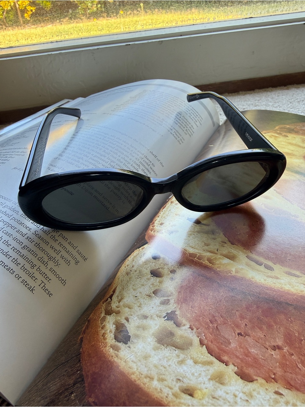 Manon Margiela black sunglasses #loungewear #sunglasses